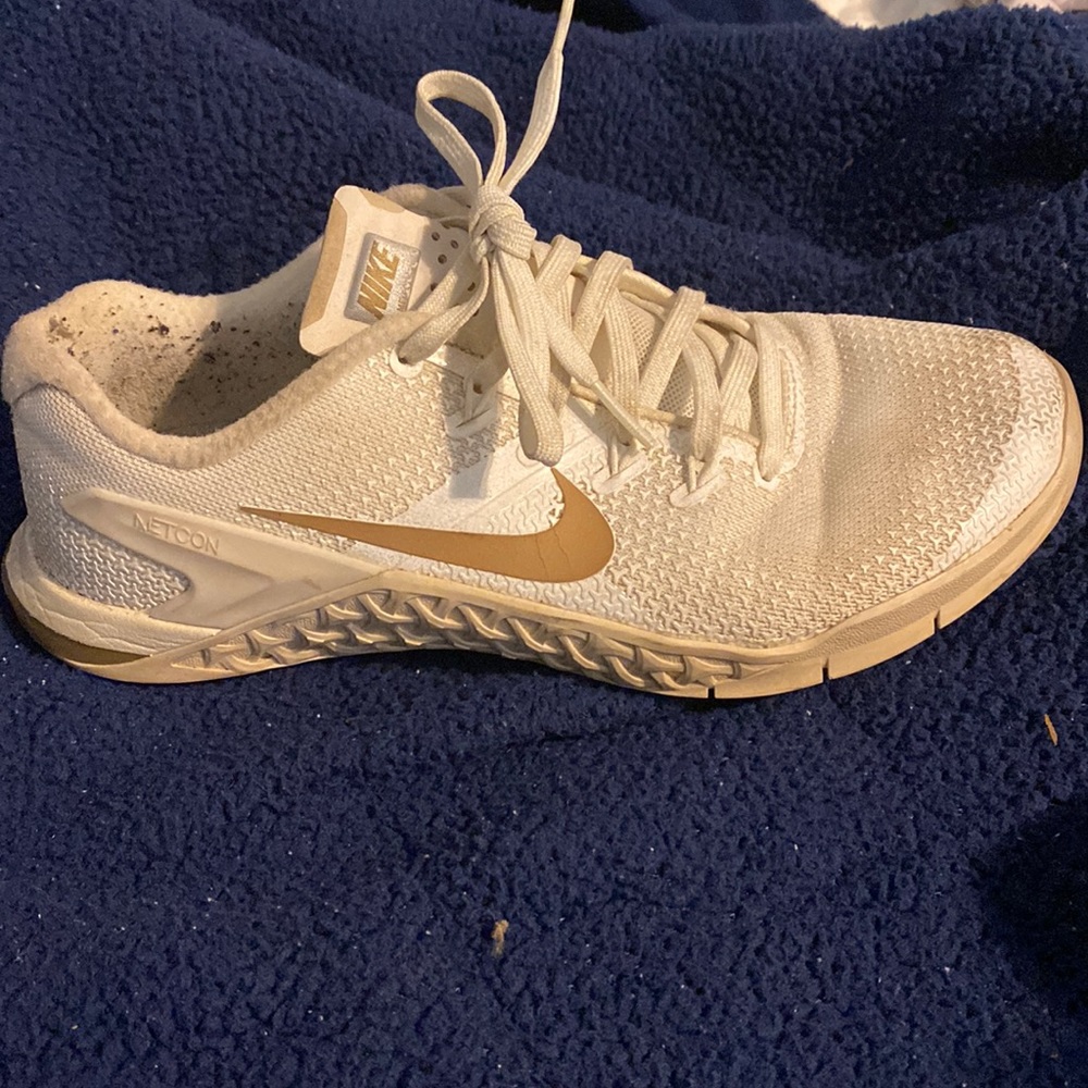 Womens metcon size 8